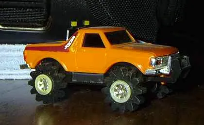 stomper-brat-orange.jpg (18325 bytes)