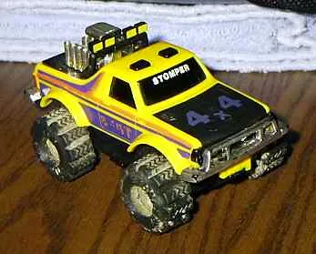 stomper-brat-yellow-stomp.jpg (24180 bytes)